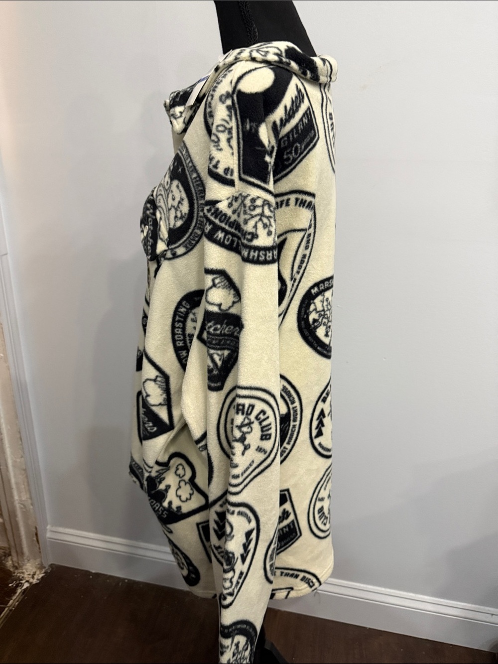 Hybrid Apparel Cream and Black Graphic Fleece Button-Up Shirt - Picture 3 of 4